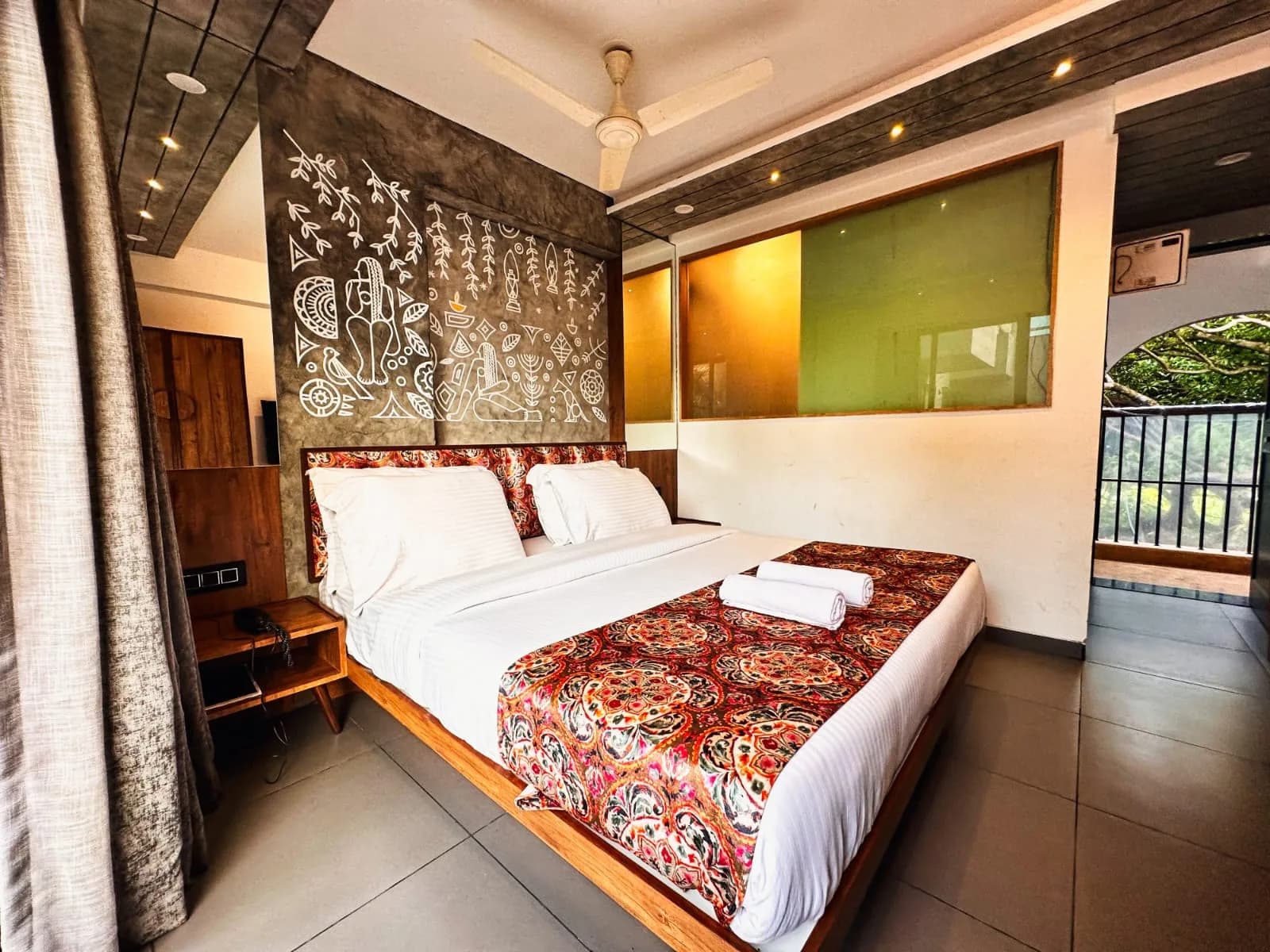 Deluxe Room 03